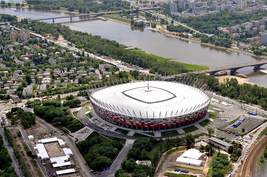 Wokół stadionu wytyczona jest wygodna trasa o długości...