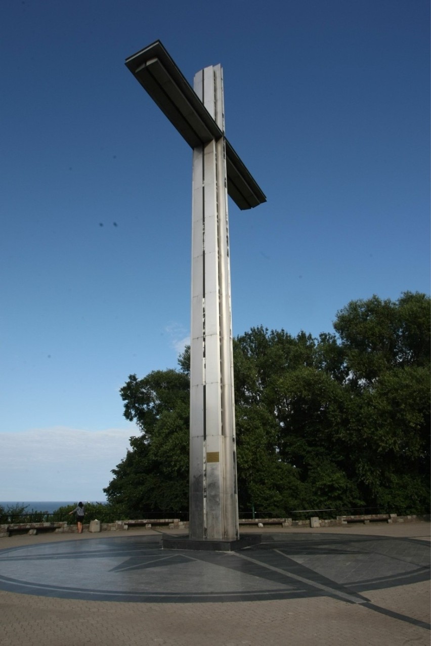 Punkt widokowy na Kamiennej Górze
25-tonowy krzyż uświetnia...