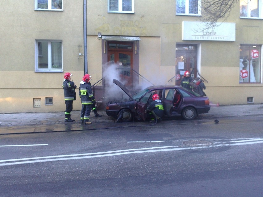 Zapalił się samochód na ul. Narutowicza (ZDJĘCIA)