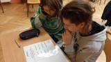 Uczniowie z Lewina Brzeskiego na spotkaniu z królową... nauk. Realizują projekt matematyczny "eZ matma!" [ZDJĘCIA]