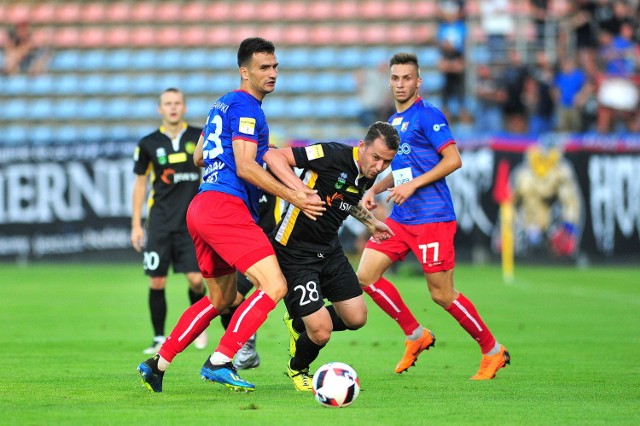 Piłkarze Odry przegrali wiele pojedynków z ruchliwymi zawodnikami GKS-u. Poskutkowało to dwoma straconymi golami.