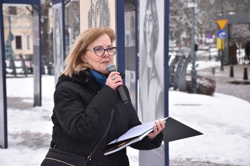 Wystawa o Mikołaju Koperniku na placu Jagiellończyka uroczyście otwarta