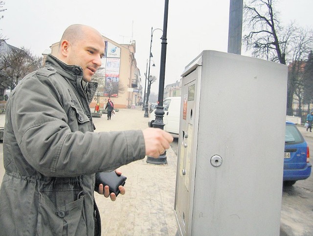 Dariusz Gabryelczyk z postoju w Piotrkowie korzysta nieregularnie, ale uważa, że jest za drogi