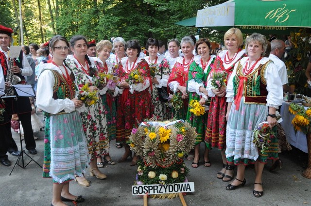Taki wieniec w zeszłym roku na tradycyjne dożynki gminy Gnojnik przyniosły mieszkanki Gosprzydowej