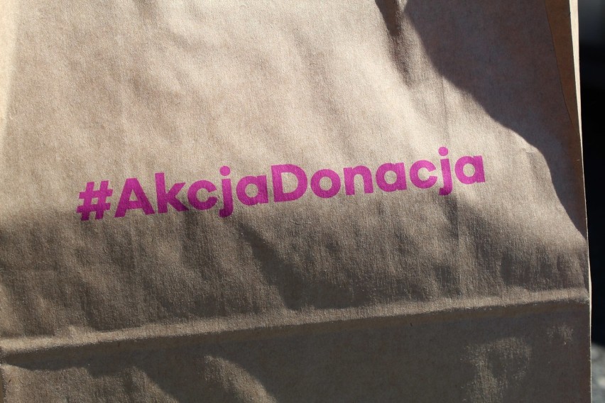 WSCHOWA. Wspólna akcja #AkcjaDonacja PCK i marki Always. Darmowe podpaski Always trafiły do mieszkanek gminy [ZDJĘCIA]