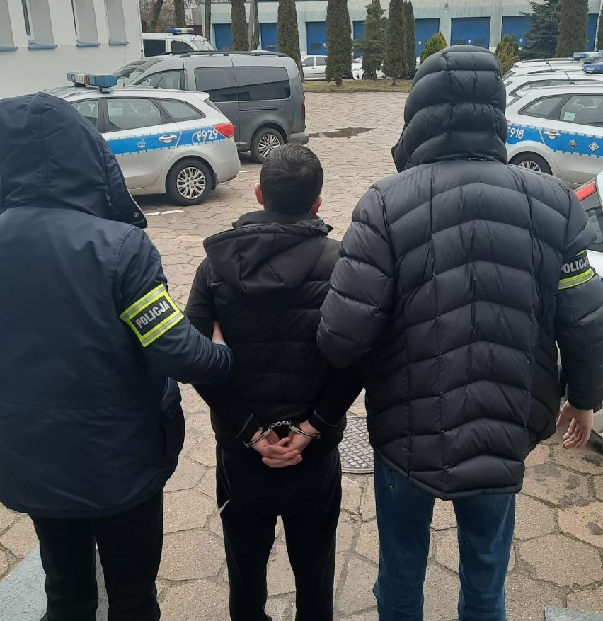 Zatrzymani mężczyźni podejrzani o włamania do mieszkań w Bełchatowie i Skierniewicach