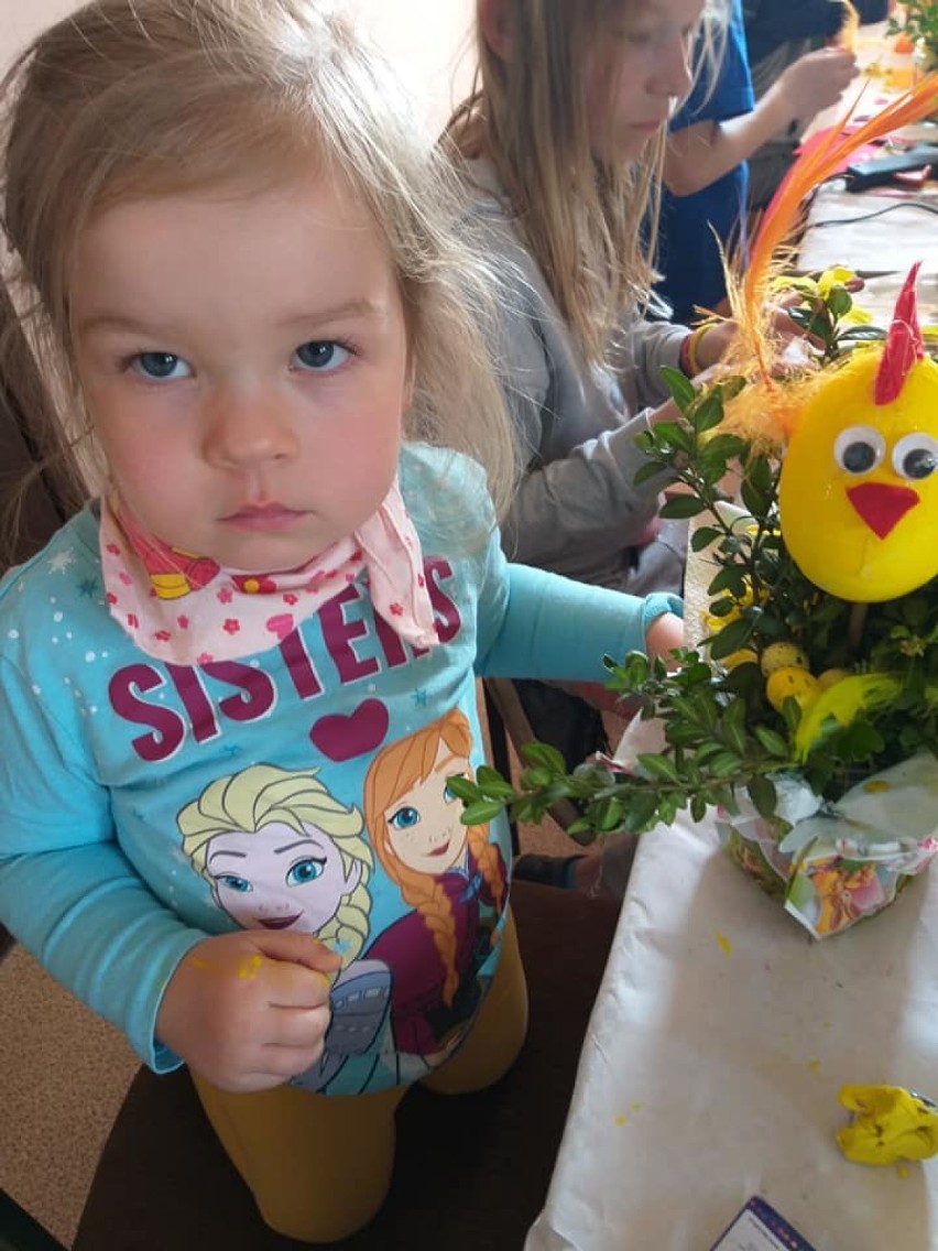 Świetna zabawa w GOK-u w Łeknie: piękne pisanki, jaja malowane, żółte kurczaczki w wykonaniu małych artystów. ZOBACZ ZDJĘCIA