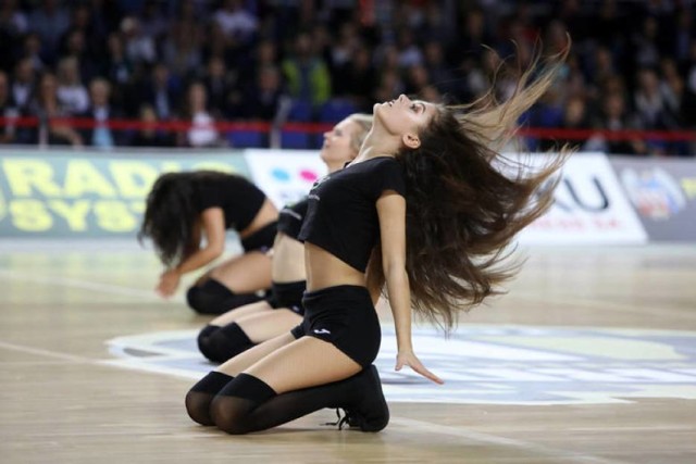 Cheerleaders Toruń są obecne na każdym meczu Polskiego Cukru Toruń. Wdzięki pięknych toruńskich cheerleaderek możemy podziwiać w przerwach meczów Twardych Pierników. Co zrobić, żeby być częścią tego zespołu?