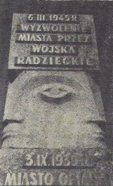 Obelisk na Górze Zamkowej postawiono dla upamiętnienia żołnierzy