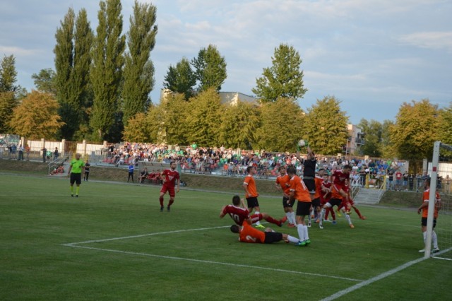 Lechia podejmuje w niedzielę lidera III ligi Pelikana Łowicz