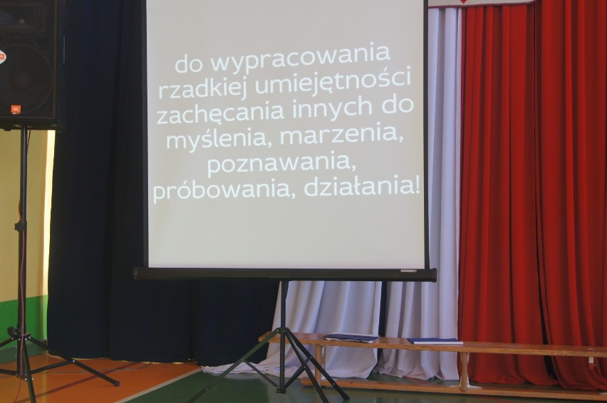 Podczas Dnia Edukacji Narodowej w Konopnicy uroczyście żegnano wieloletnią dyrektor Urszulę Torczyńską[FOTO]