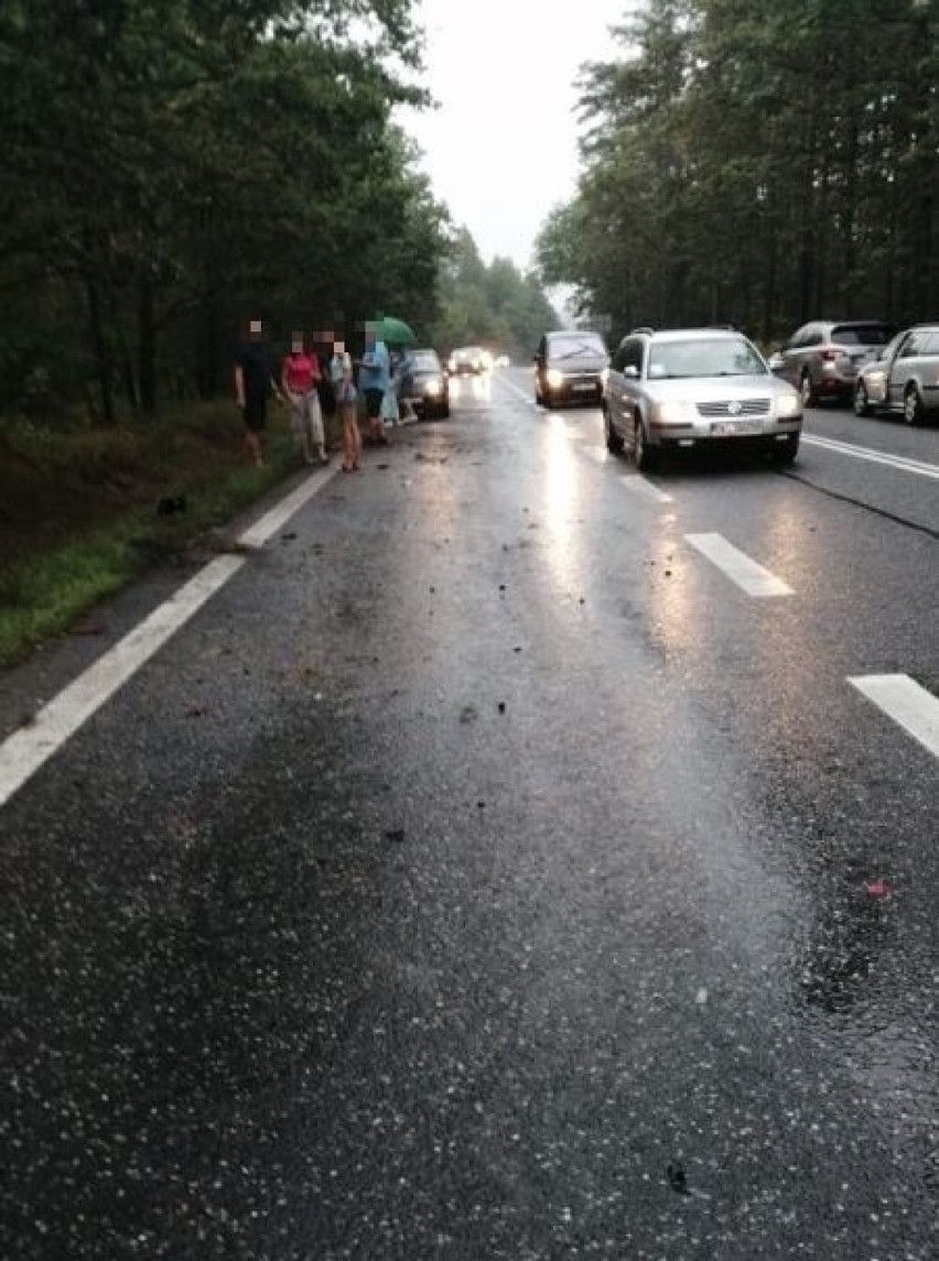 Kierująca samochodem osobowym kobieta nie zachowała...