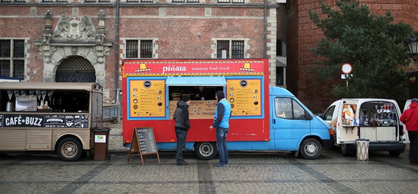 W tym roku food trucki zawitają do Warszawy czterokrotnie -...