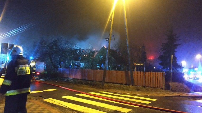 Pożar wybuchł po godz. 20.00, kiedy mieszkańcy budynku na...