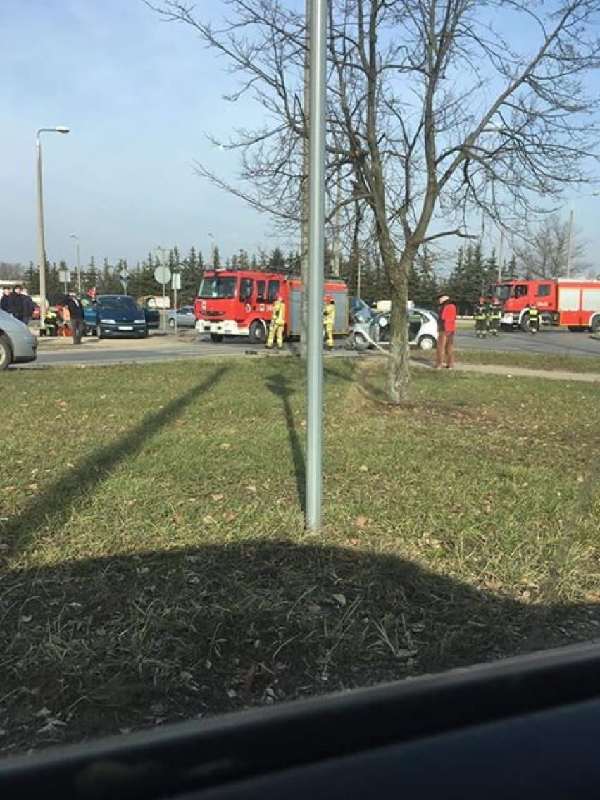 Wciąż jeszcze utrudniony może być przejazd przez rondo...