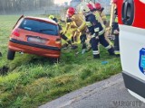 Niebezpieczny poranek na drogach Opolszczyzny. Dachował samochód z dzieckiem w środku 