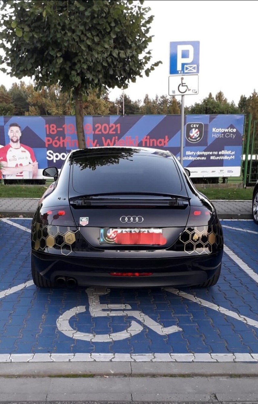Mistrzowie jazdy i (złego) parkowania w Katowicach