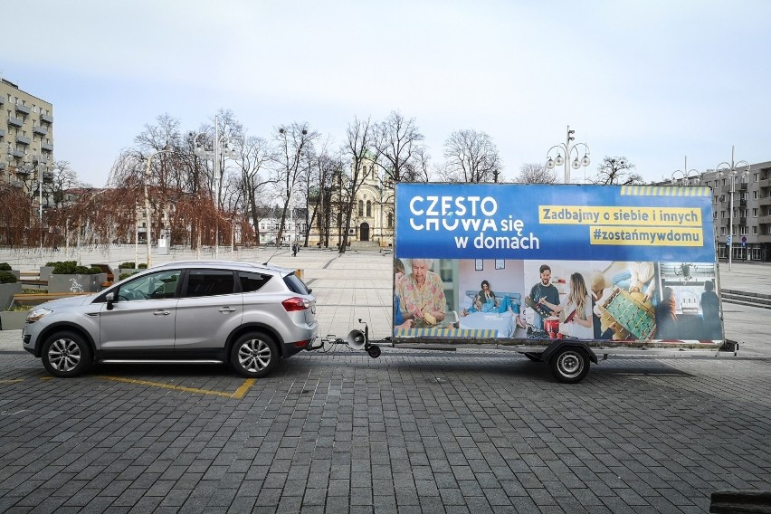 Specjalny samochód jeździ po ulicach Częstochowy