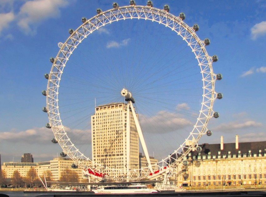 Znane w i poza Europą Millenium Wheel w Londynie wygląda...