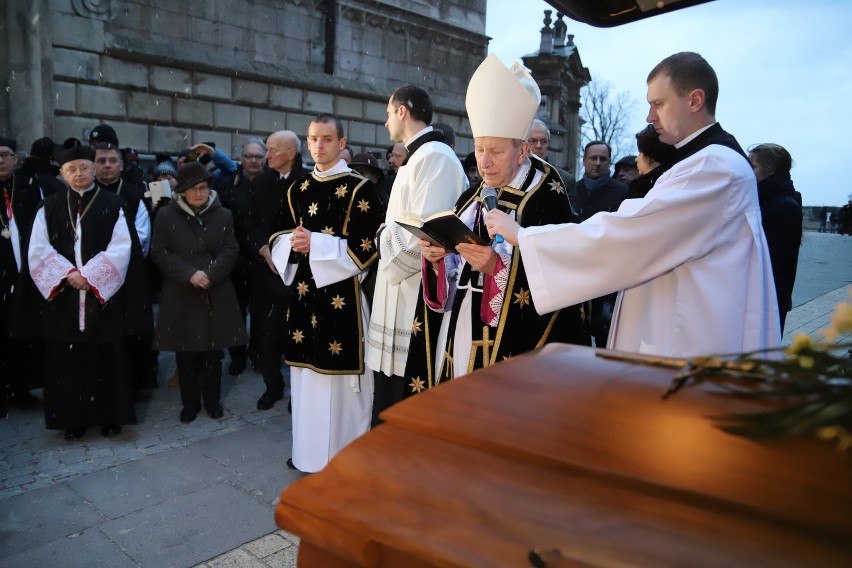 Rozpoczęły się uroczystości pogrzebowe biskupa Pieronka