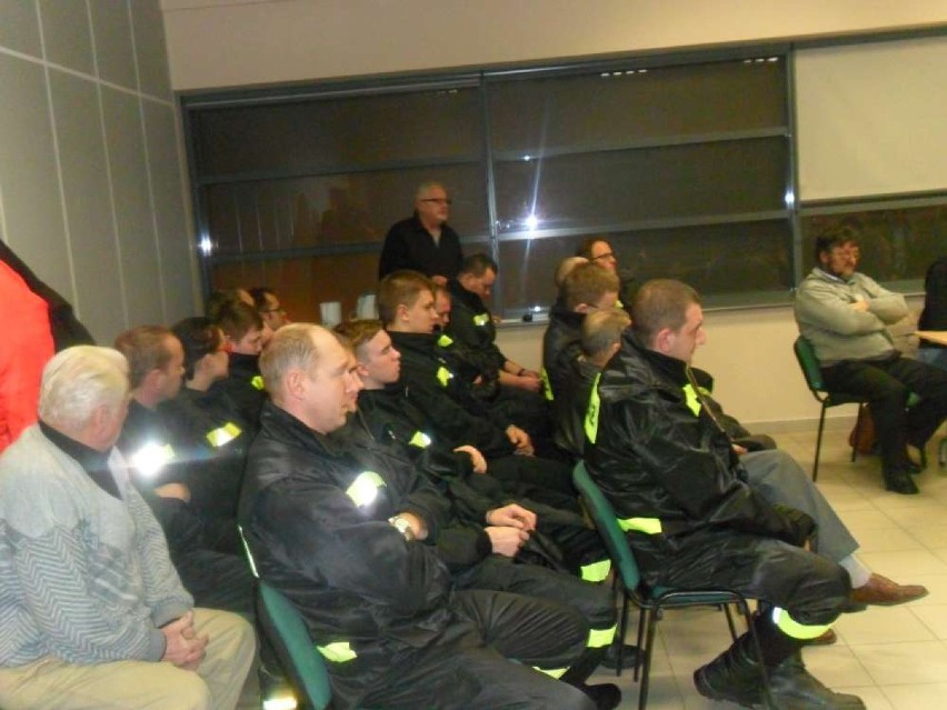 Sesja w Szamocinie: Strażacy walczyli o pieniądze dla swojej...