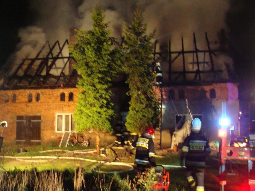 Pożar pod Nowym Tomyślem: Doszczętnie spłonął dom [ZDJĘCIA]