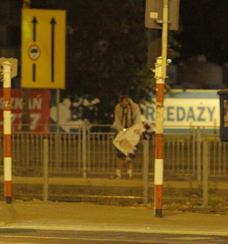 Wrocław: Plakaty wyborcze niszczone przez kibiców (ZDJĘCIA)