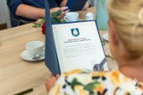 Burmistrz miasta i gminy Pelplin wręczył awanse nauczycielom oraz powierzył stanowiska dyrektorom