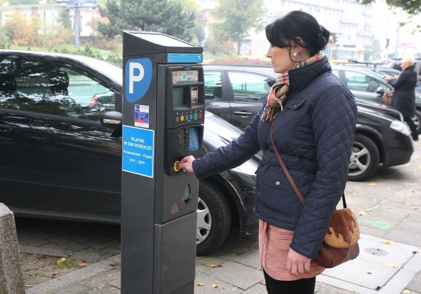 Trwają analizy w sprawie wprowadzenia Śródmiejskiej Strefy Płatnego Parkowania w Gdyni. Kierowcy muszą liczyć się z podwyżkami ZDJĘCIA