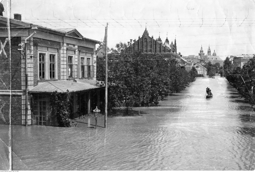 Wielka powódź w Krakowie w 1925 r. Zalało Błonia i Park Jordana! [GALERIA]