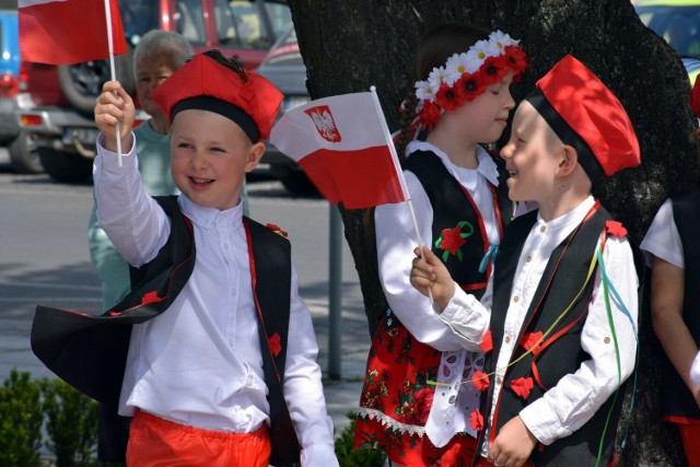 Dzień Flagi Rzeczpospolitej Polskiej był w Łasku okazją do uroczystości. Zorganizowano je tradycyjnie na pl. 11 Listopada.