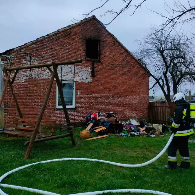 Pożar domu w Kolonii Niechmirów! Rodzina z dwójką dzieci straciła dach nad głową!
