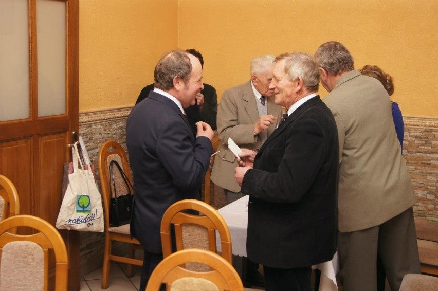Seniorzy bawili się na balu opłatkowym w restauracji Sezam w Strzelinie