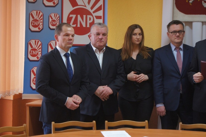 Radomsko: Zbierają podpisy pod wnioskiem o referendum...