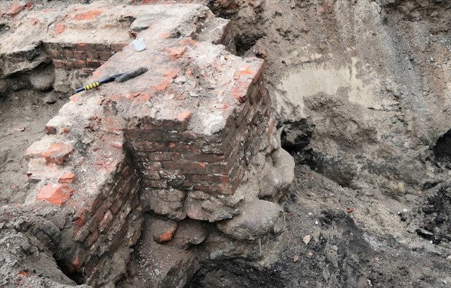 Podczas prac budowlanych w dolnej części Krosna Odrzańskiego co chwilę odkrywane są kolejne pozostałości po starej zabudowie.