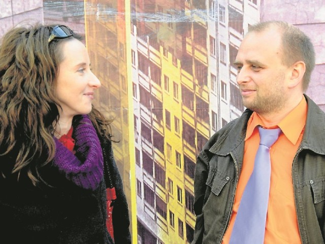 Joanna Górska i Rafał Góralski tworzą Galerię Rusz już od 15 lat. Prowokacyjnymi billboardami przy Szosie Chełmińskiej zmuszają torunian do myślenia
