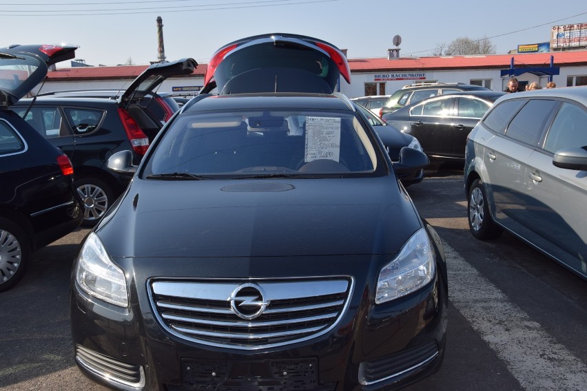 Opel Insignia 2,0 automat. Rocznik 2009; przebieg 215,950...