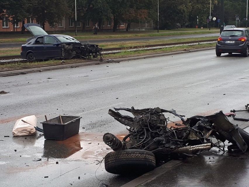 Jak informują policjanci, mężczyźni podróżujący oplem,...