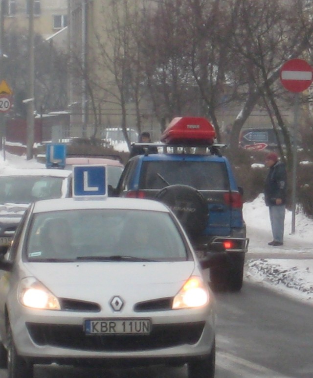 Wjeżdżający pod prąd w ul. Kołłątaja wpadali na policjantów