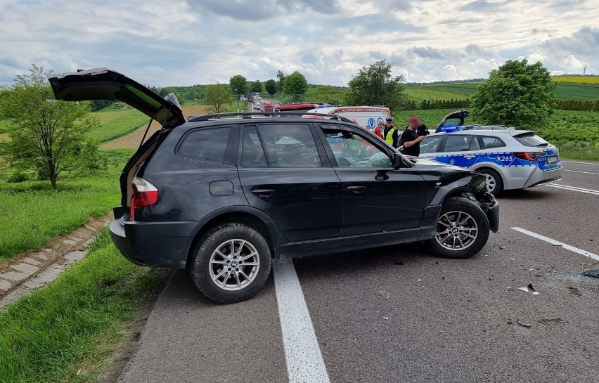 Karambol trzech samochodów na drodze wylotowej z Przemyśla. Kobieta została zabrana do szpitala [ZDJĘCIA]