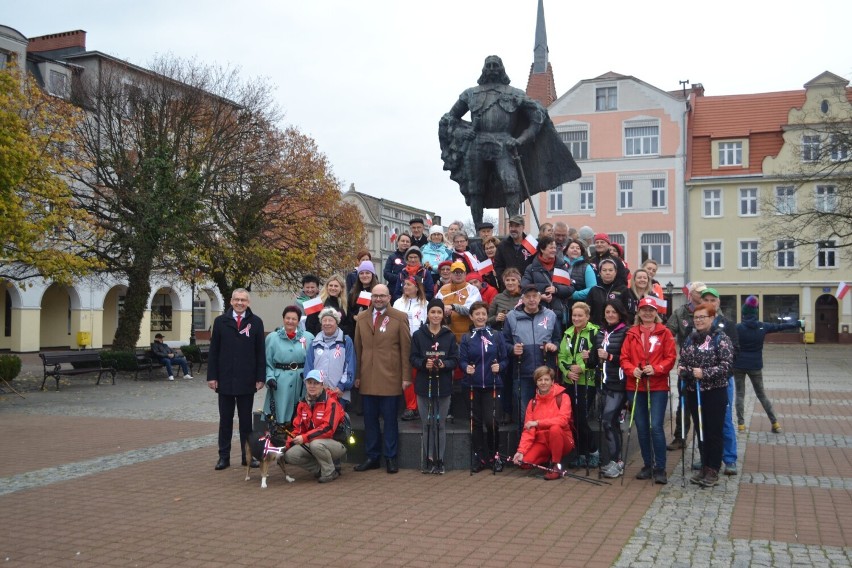 Marsz Niepodległościowy Nordic Walking rozpoczął uroczyste...