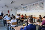 Rekrutacja w Warszawie. Klasy w stołecznych placówkach będą przepełnione? Ratusz: "uczniów nie uczą mury"