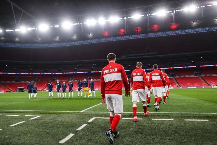 Historyczna chwila dla rawickiego futbolu. Karol Świderski od pierwszych minut w meczu z Anglią na Wembley. Zagrał z numerem "9" [ZDJĘCIA]