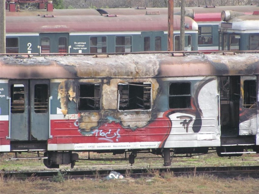 Częstochowa: Pożar pociągu przy wiadukcie w al. Niepodległości