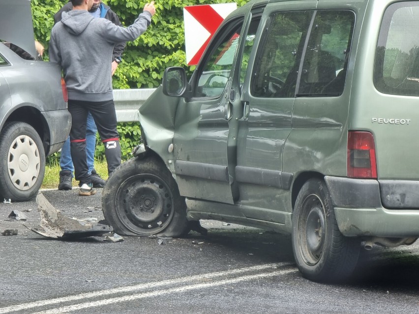 Zderzenie peugeota z audi na DK nr 28 w Dybawce koło Przemyśla [ZDJĘCIA]