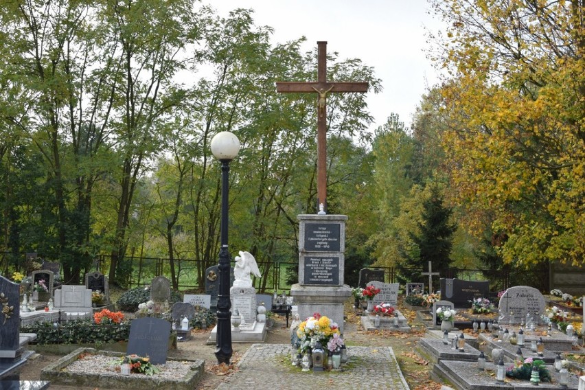 Zbąszyń: Cmentarz parafialny w Zbąszyniu, przed Dniem Wszystkich Świętych - 24 października 2020 [Zdjęcia]
