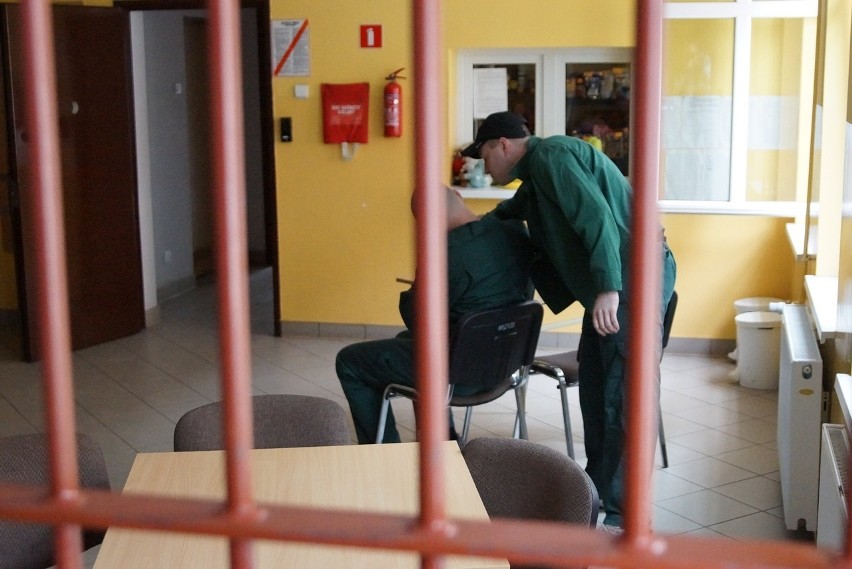 Kalisz: Bunt w więzieniu. Wspólne ćwiczenia służby więziennej, policji i straży pożarnej. FOTO