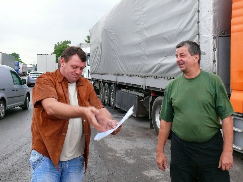 Aleksander Sawilski (po lewej) i Piotr Kiluszy czekają już...