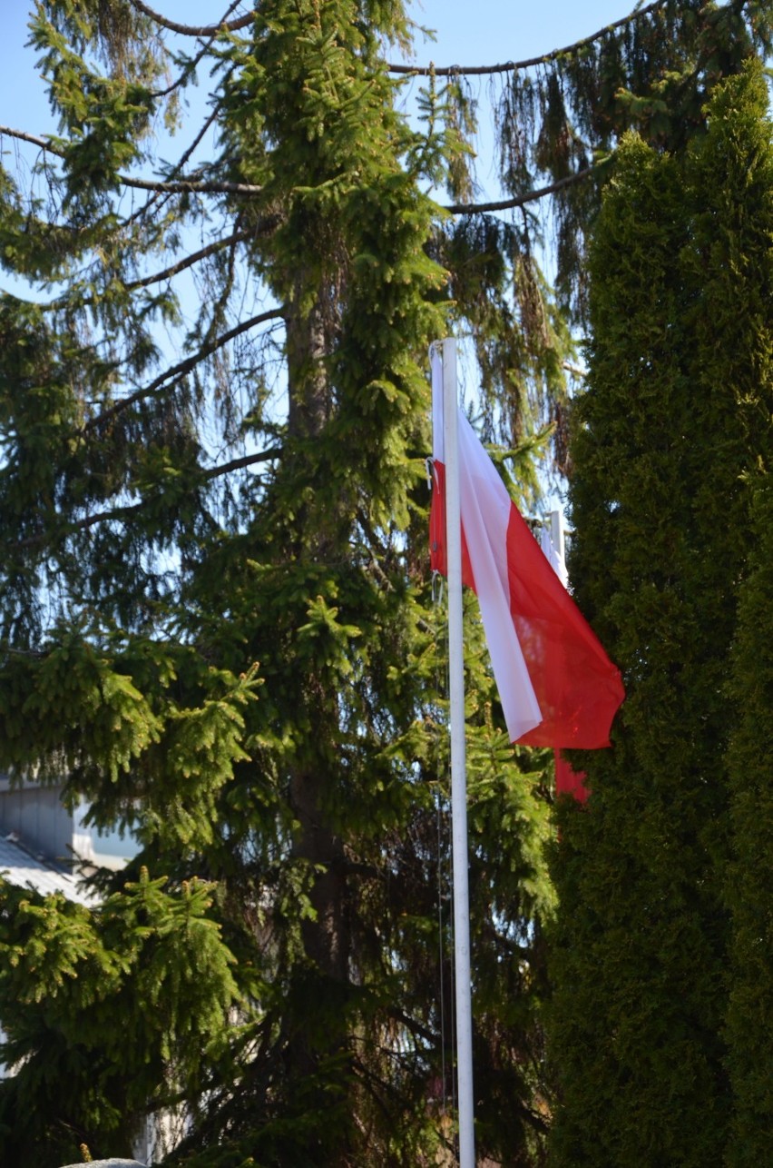 Ojczyznę kochać trzeba i szanować -  2 maja Dzień Flagi Rzeczypospolitej Polskiej