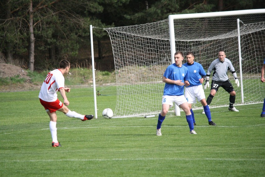 Warta Sieraków - Płomień Przyprostynia 1:1. Lider też nie był w stanie wygrać w Sierakowie [GALERIA]